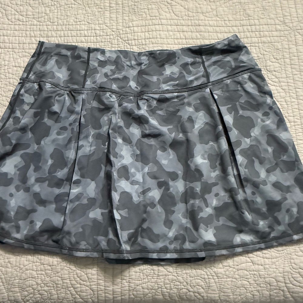 Ideology Women's Mini Skirt in Gray Camouflage
